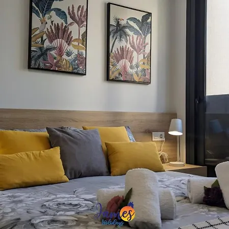 דירה Modern First Floor With Com Pool Duly10 *